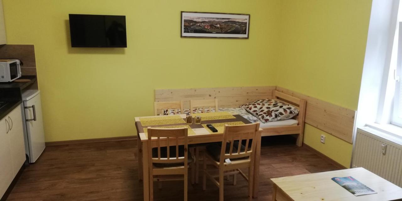 Booking Trzni Дечин Екстериор снимка