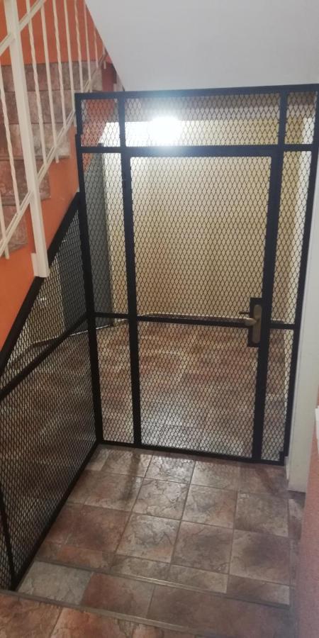 Booking Trzni Дечин Екстериор снимка